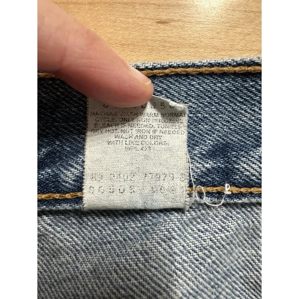 Levis minor stains